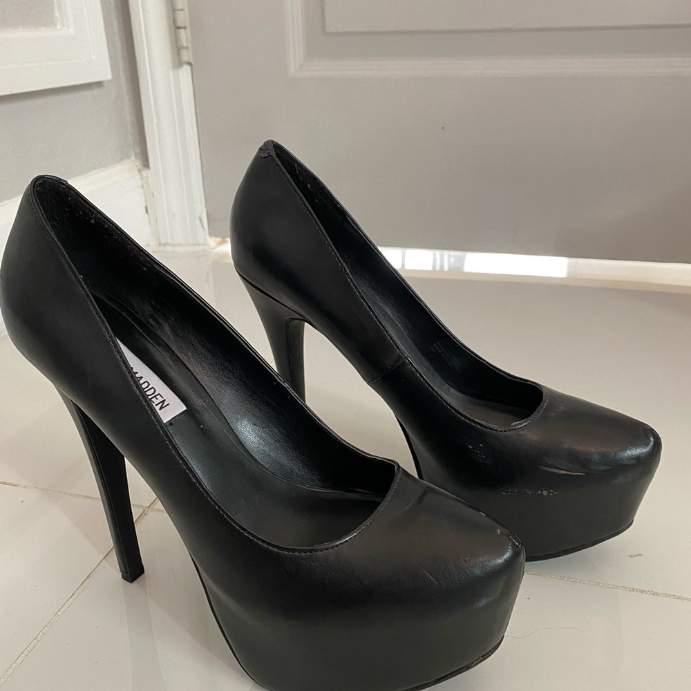 Heels - Picture 2 of 3